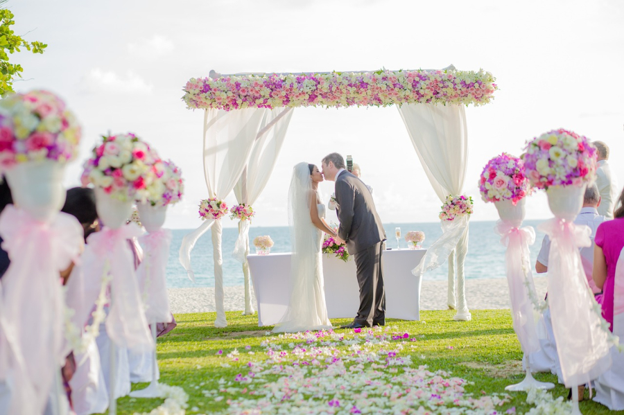 Quels sont les fleurs qui sont prévilégiés par les scenographes floral pour un mariage ?